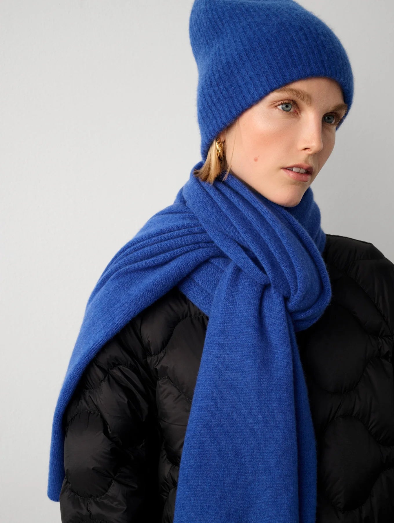White + Warren Cashmere Travel Wrap Admiral Blue