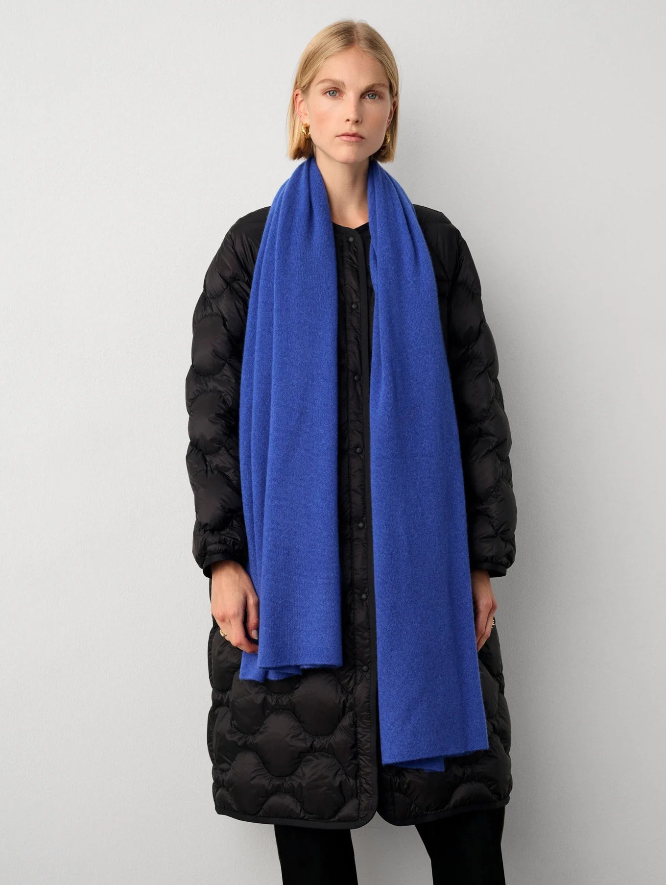 White + Warren Cashmere Travel Wrap Admiral Blue
