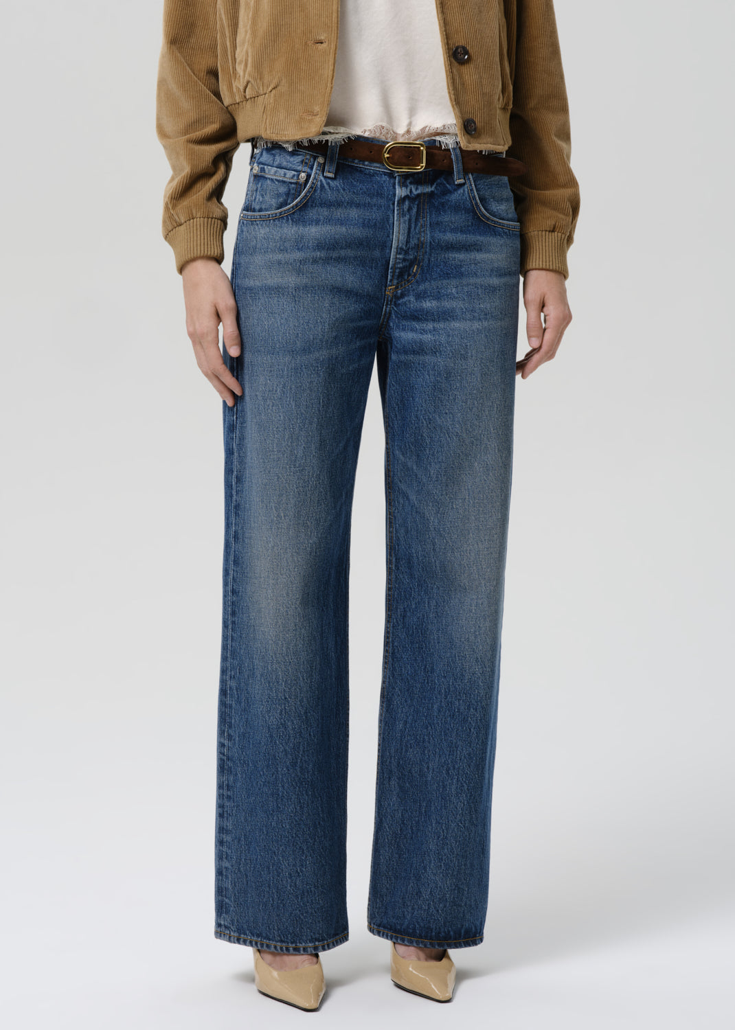 Model wearing Citizens of Humanity Lindz Easy Straight jeans in medium blue Twilight wash with wide leg