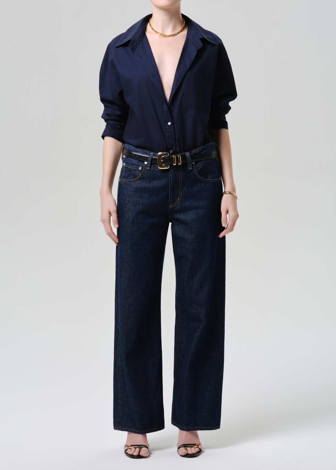 Model wearing Citizens of Humanity Lindz Easy Straight jeans in dark indigo Amherst wash with navy shirt