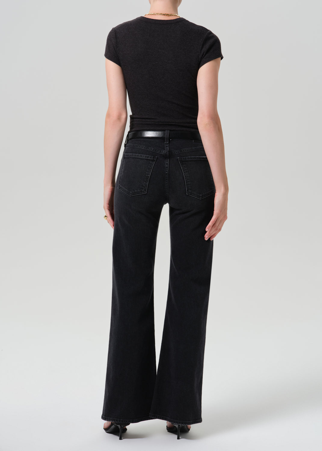 Back view of model wearing Citizens of Humanity Kimberly 70s Flare jeans in Cateye washed black