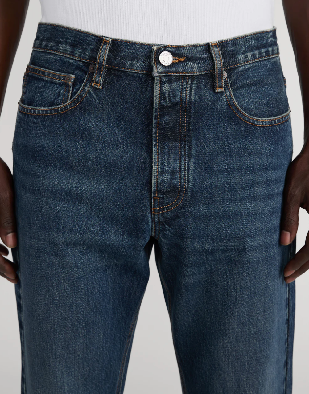 Frame The Straight Jean Strike - classic straight-leg denim jeans with traditional five-pocket styling and contrast stitching