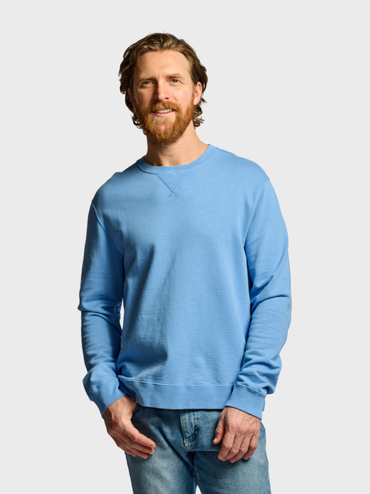 Man wearing Easy Mondays azure blue slub cotton crewneck sweatshirt with jeans