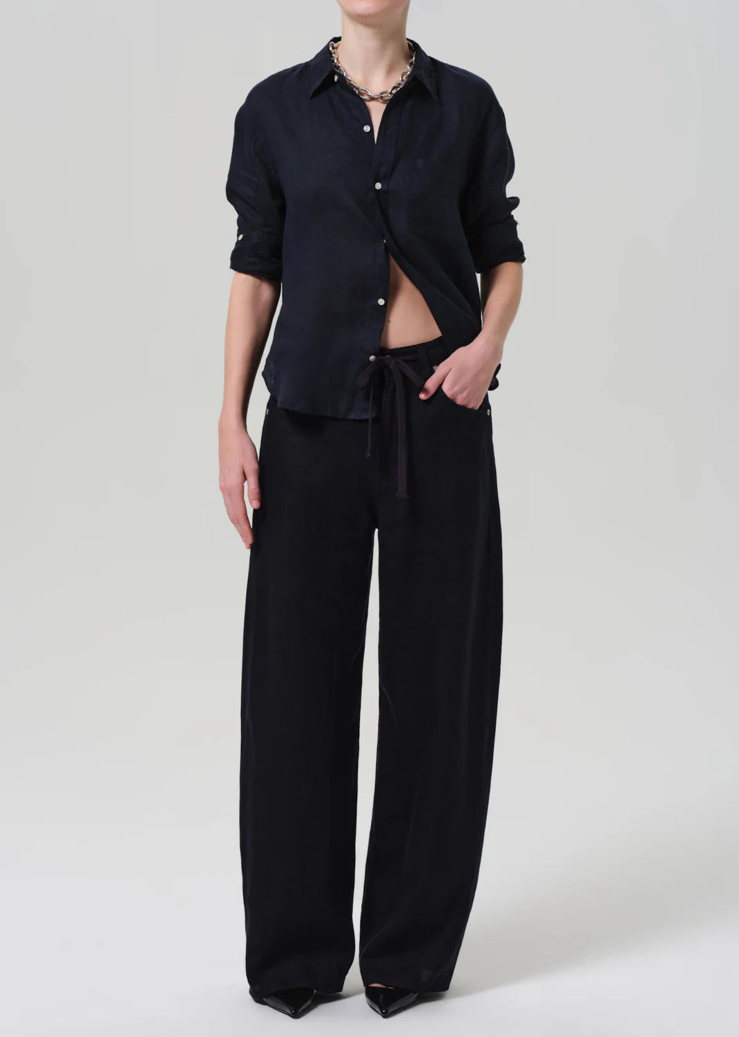 Citizens of Humanity Brynn drawstring trouser in navy linen with wide-leg silhouette and relaxed fit styling.