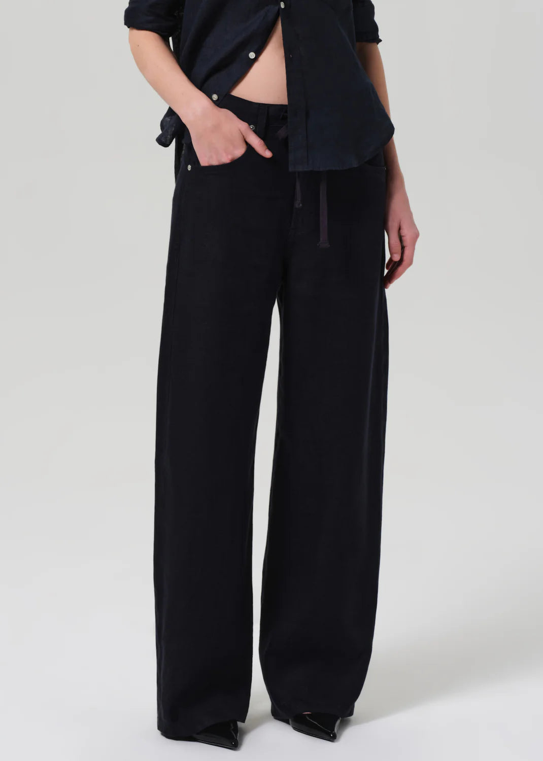 Citizens of Humanity Brynn wide-leg drawstring trousers in navy linen with relaxed fit and front pockets