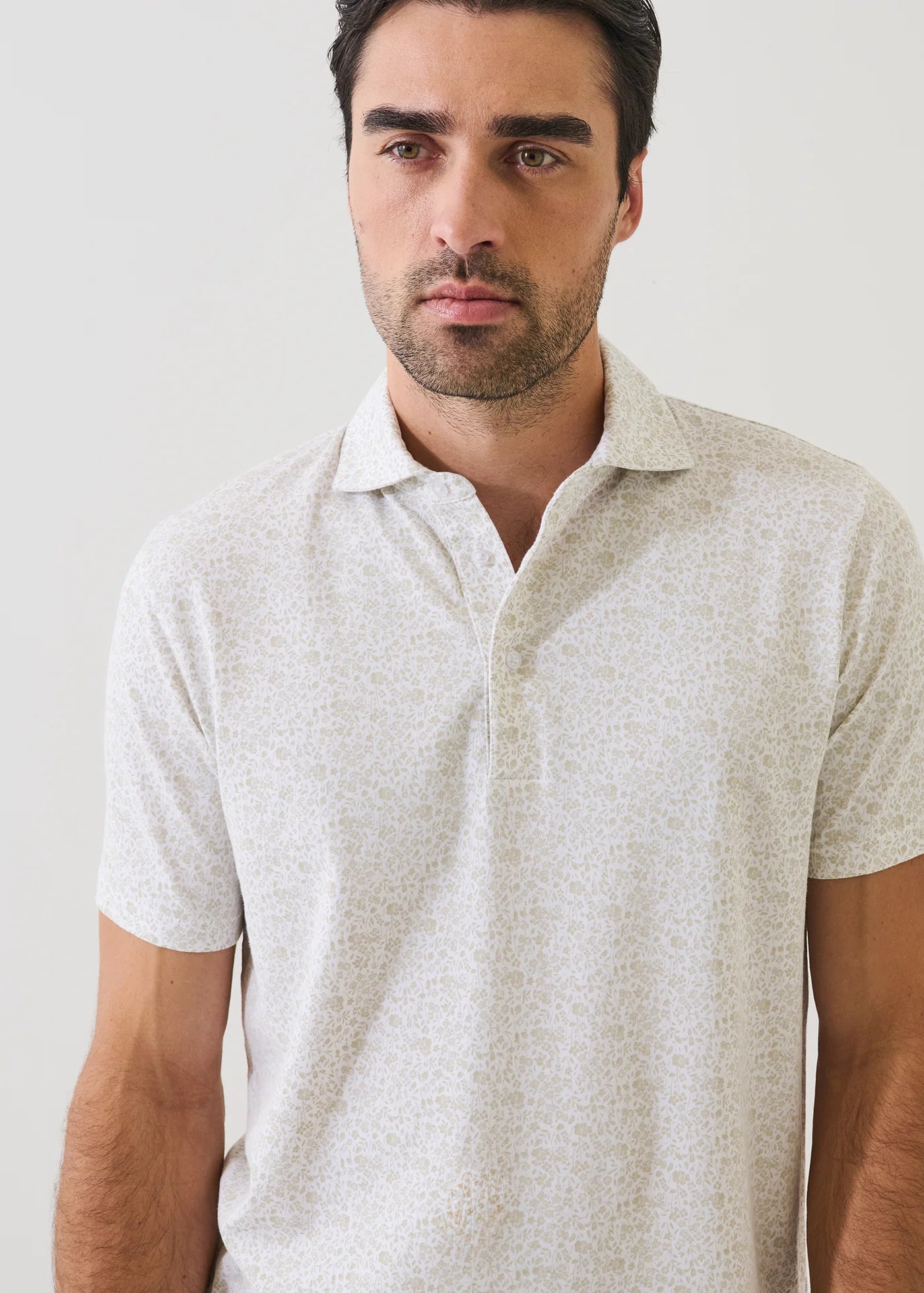 Patrick Assaraf short sleeve mini floral print polo shirt with collar and button placket