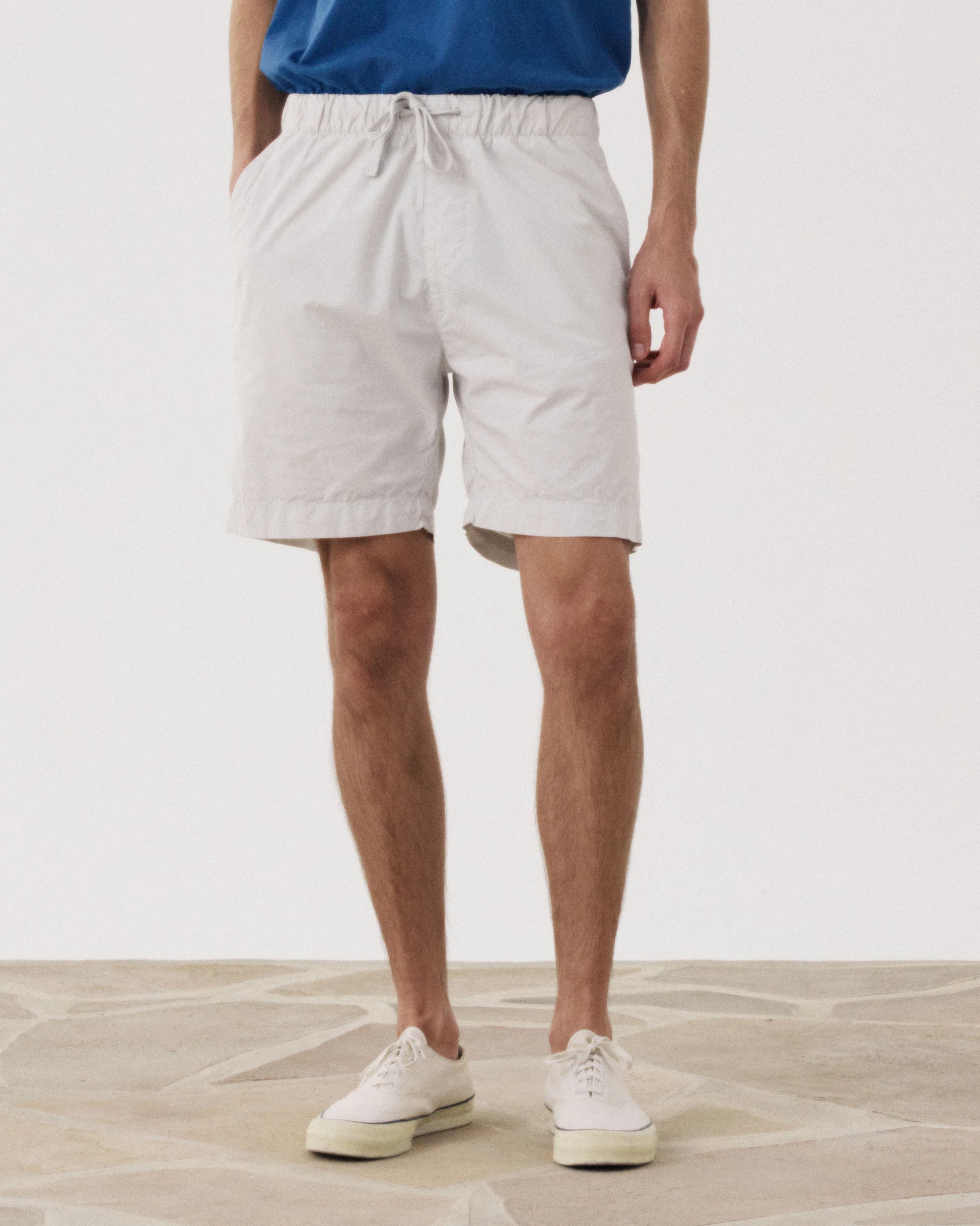 Hartford Joggy Short Flax - relaxed fit drawstring shorts with elastic waistband and side pockets