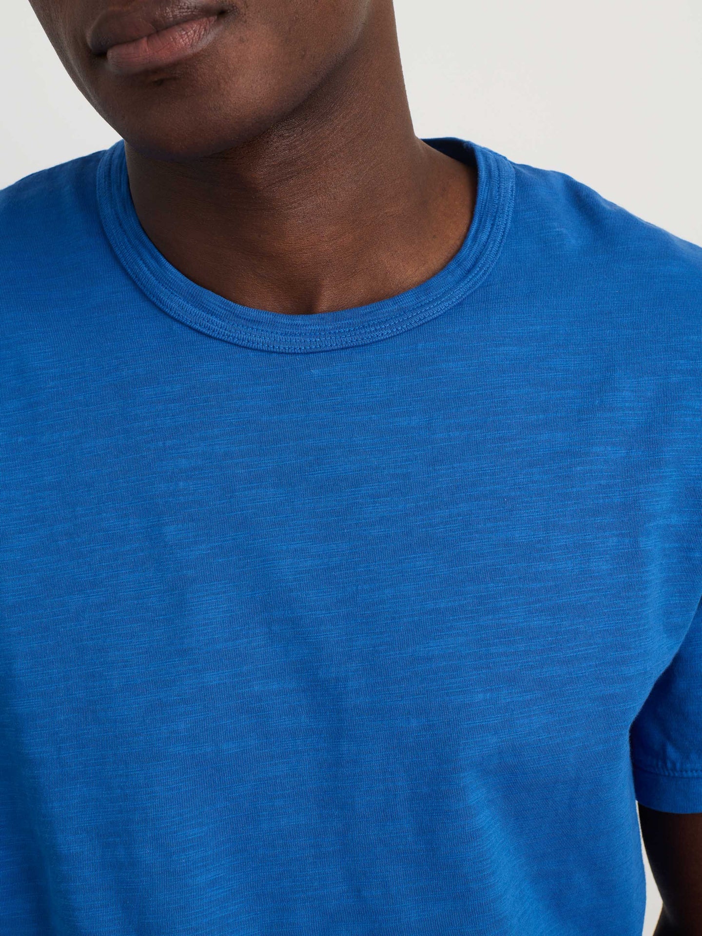 Alex Mill Standard T Shirt in Slub Cotton Washed Cobalt